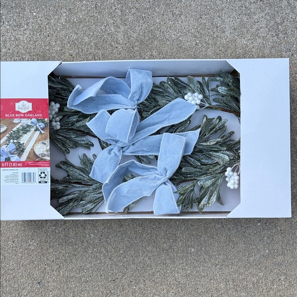 Holiday Time Frosted Blue Bow Garland - NWT - Picture 2 of 12